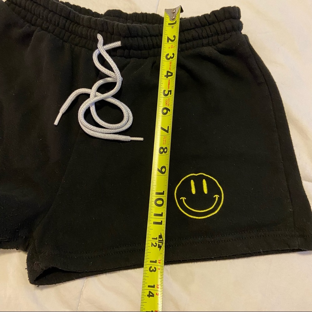 Shorts - Picture 2 of 8